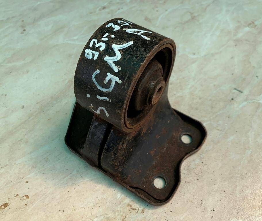 подушка крепления КПП Mitsubishi Sigma 1 поколение 1993, 3.0 л., i, бензин - фото №1