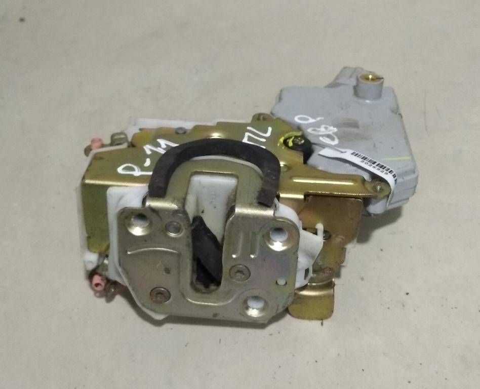 замок двери передней левой Nissan Primera P11 1998, 2.0 л., i, бензин, 805032F000 - фото №1