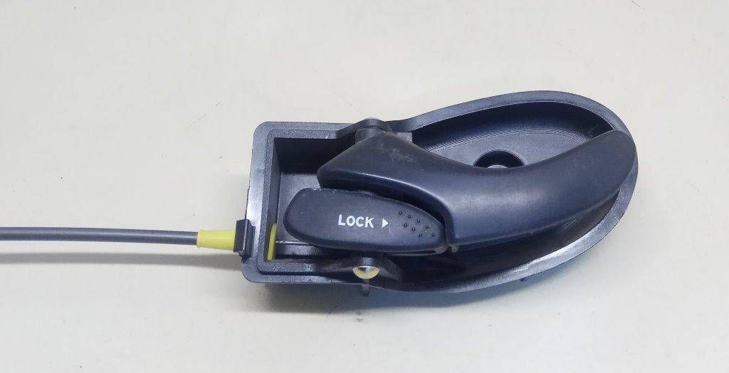 ручка внутренняя передняя левая Ford Focus 1 поколение 2001, 1.4 л., i, бензин, 5МКПП, бордо, хетчбэк 5 дв., передний привод, XS41A22601AK, XS41A22601BK - фото №1