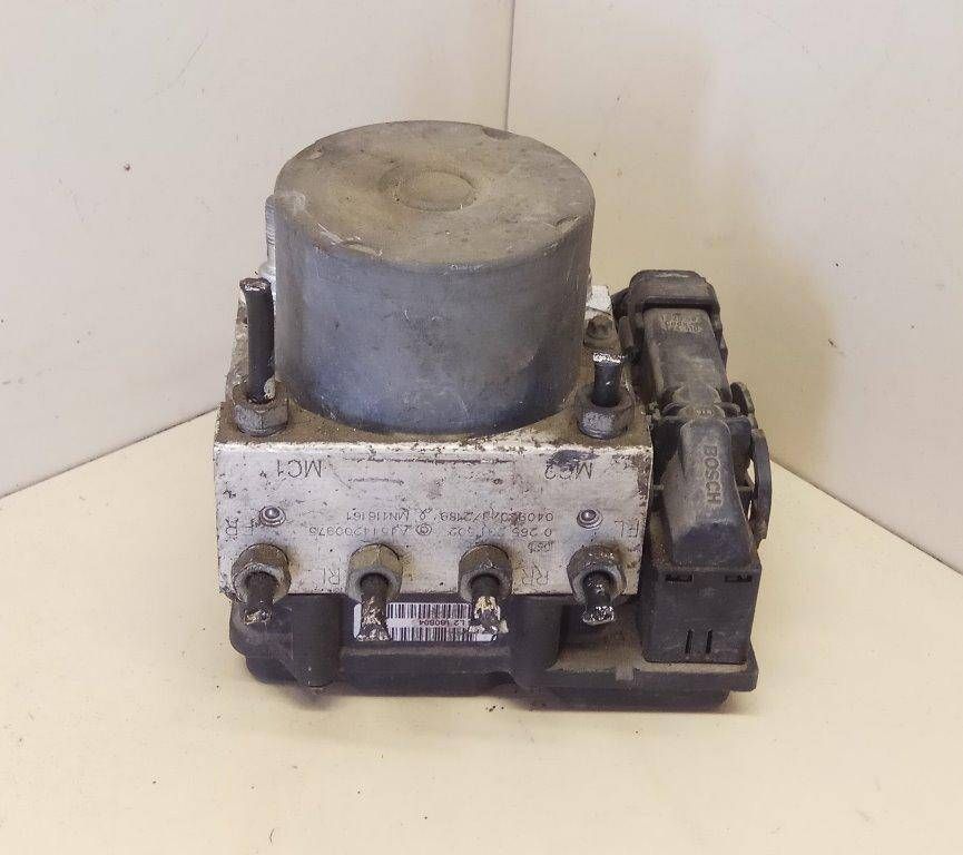 блок ABS Mitsubishi Colt 6 поколение (Z20/Z30) 2006, 1.5 л., OM 639.939, дизель, МКПП, черный, хетчбэк 5 дв., передний привод, BOSCH, 0265231502, 0265800403, MN116261, A4544200975 - фото №1