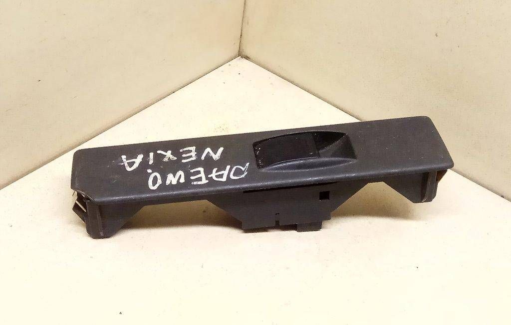 кнопка стеклоподъемника двери задней Daewoo Nexia 1 поколение 1998 - фото №1