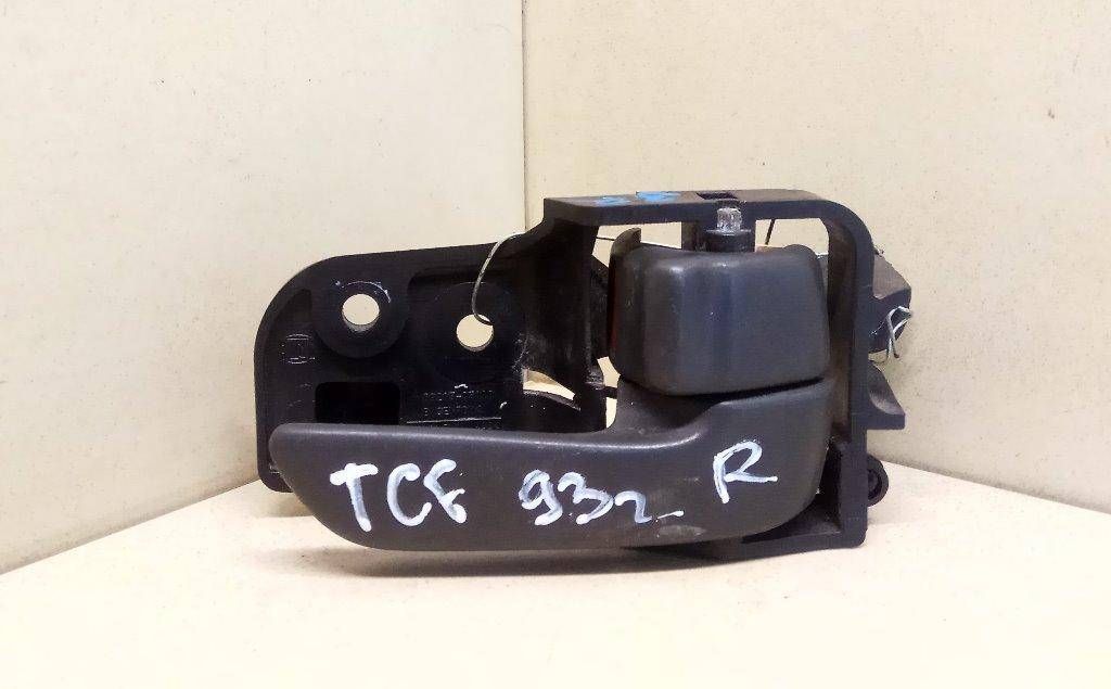 ручка внутренняя Toyota Carina E 1 поколение T190 1993 - фото №1