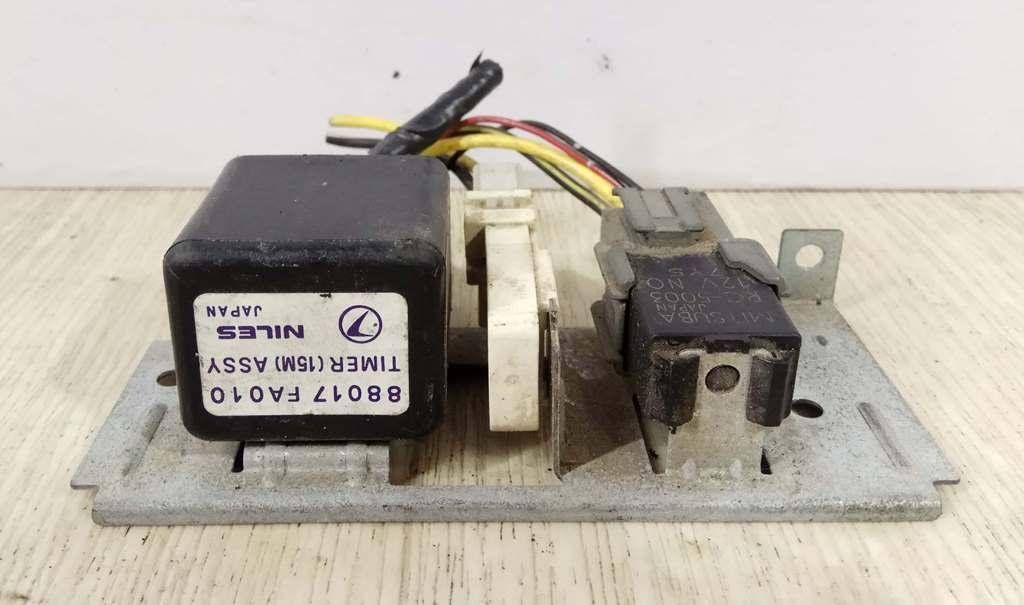 реле (прочие) Subaru Legacy 2 поколение 1998, 2.0 л., i, EJ20, бензин, МКПП, серебристый, универсал, полный привод, 88017FA010 - фото №1