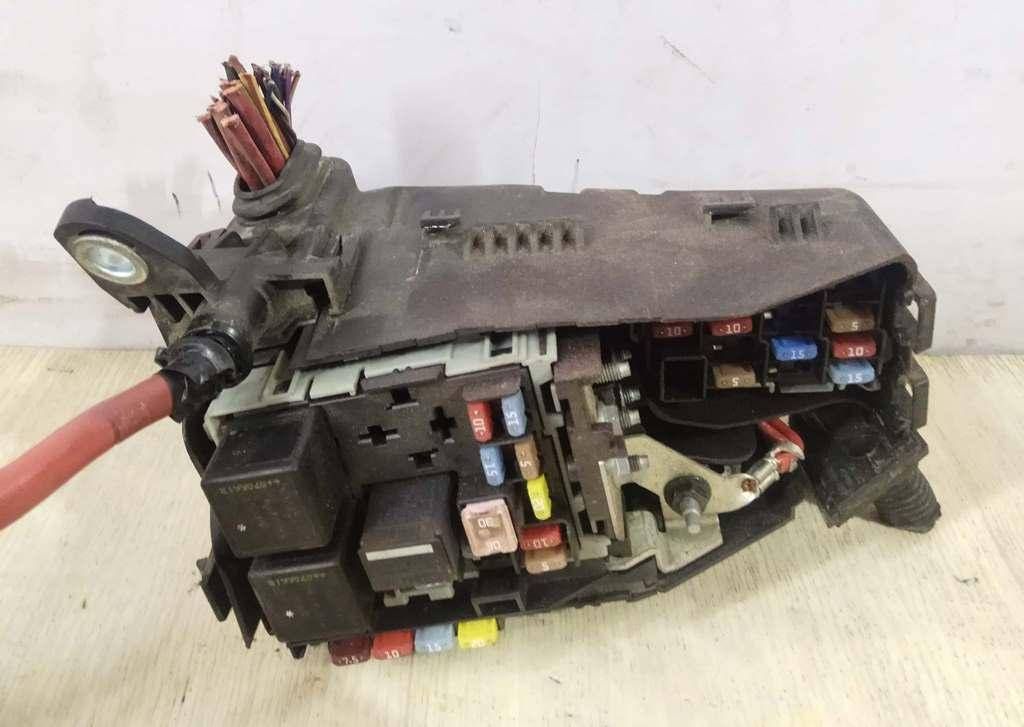 блок предохранителей Volvo S80 2 поколение 2008, 3.2 л., i, B 6324 S, бензин, АКПП, белый, седан, передний привод, DELPHI, 6G9T14A067CA - фото №1