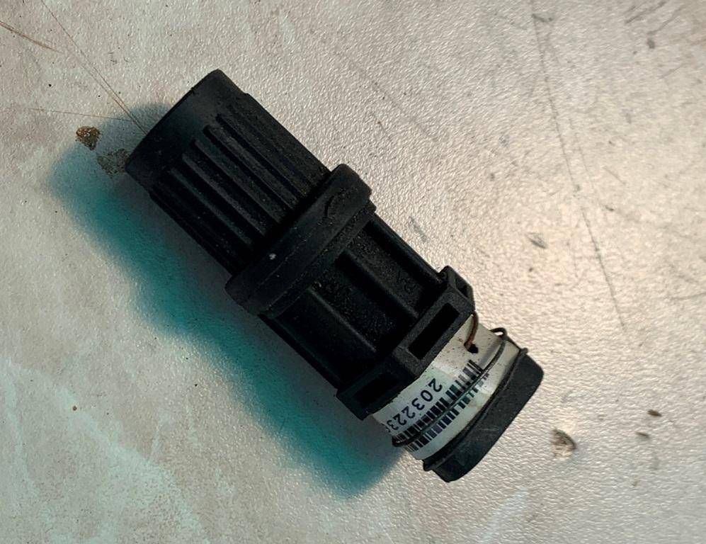 датчик скорости Daewoo Nubira J100 1998, 1.6 л., i, бензин - фото №1