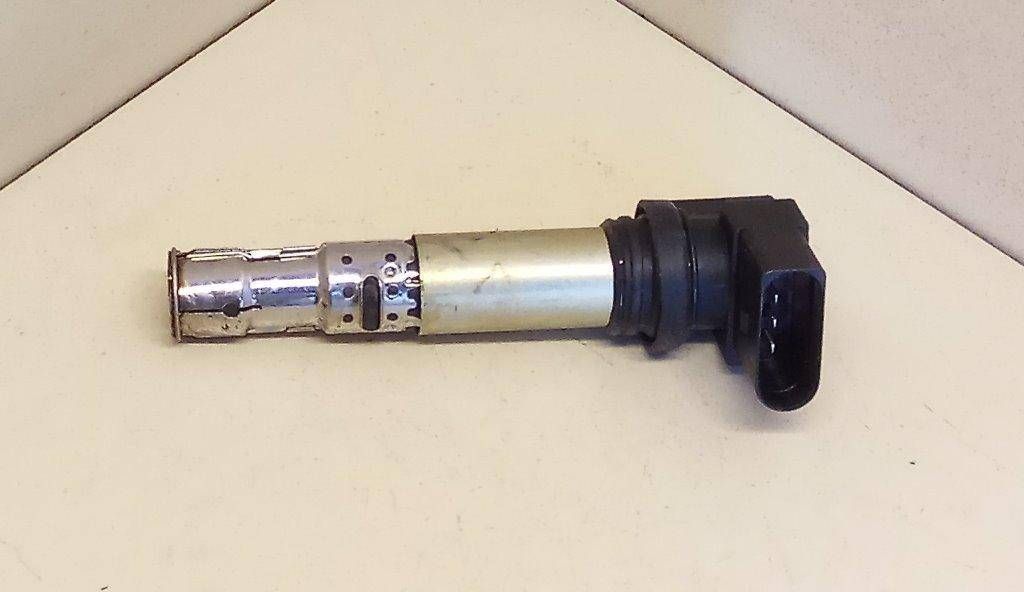 катушка зажигания Volkswagen Bora 1 поколение 2001, 1.6 л., i, AZD, бензин, 5МКПП, серебристый, универсал, передний привод, 036905100A - фото №1