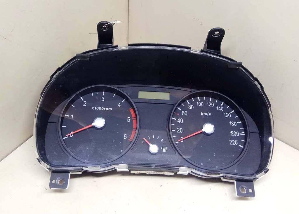щиток приборов (приборная панель) Kia Rio 2 поколение 2005, 1.5 л., дизель, 5МКПП, серебристый, хетчбэк 5 дв., передний привод, 940031G560 - фото №1