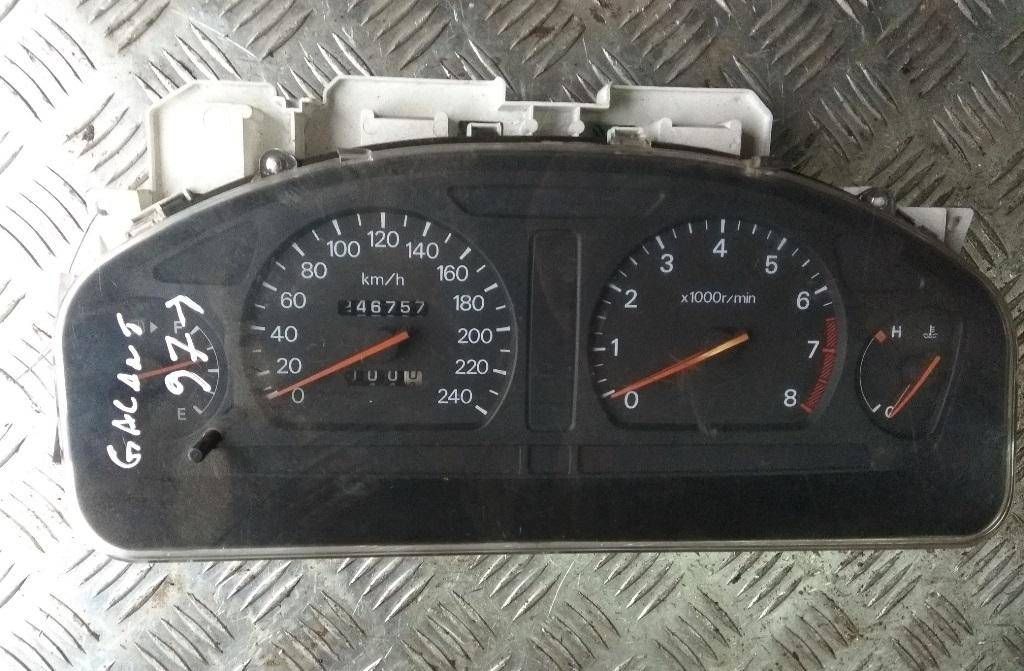 щиток приборов (приборная панель) Mitsubishi Galant 8 поколение 1999, 2.0 л., i, бензин, MR216545 - фото №1