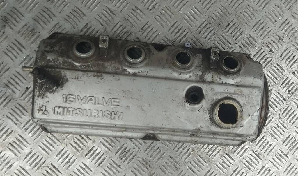 клапанная крышка Mitsubishi Galant 8 поколение 1999, 2.0 л., i, бензин - фото №1