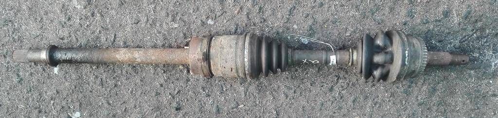 полуось передняя правая (приводной вал, ШРУС) Nissan Maxima A32 1998, 2.0 л., i, бензин, МКПП - фото №1