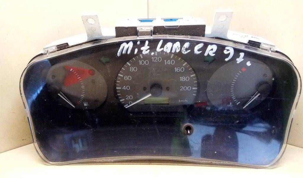 щиток приборов (приборная панель) Mitsubishi Lancer 6 поколение 1997, 1.3 л., i, бензин, MR233049 - фото №1