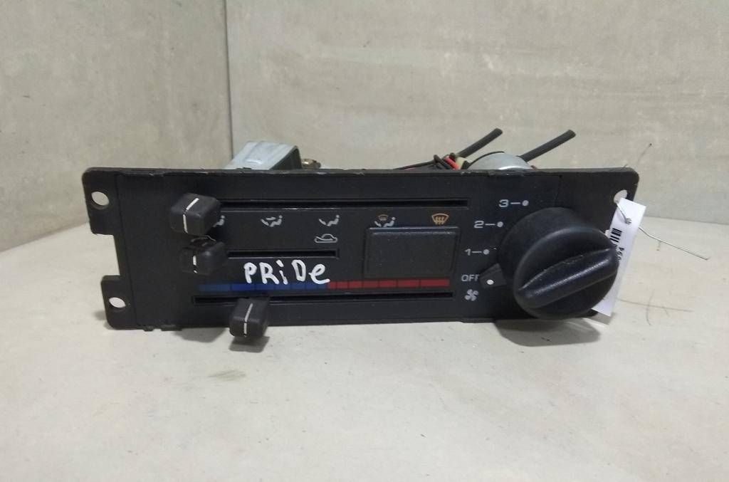 блок управления печки / климат-контроля Kia Pride 1 поколение 1994, 1.3 л., i, бензин - фото №1