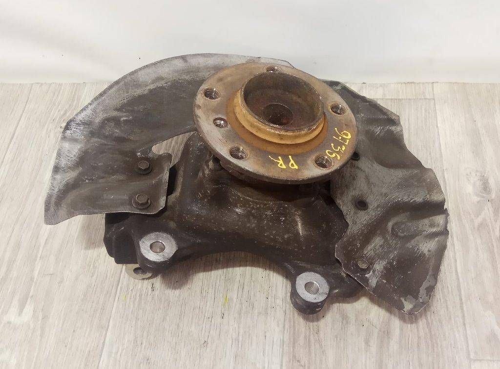 ступица передняя правая BMW 7 серия E65/E66/E67 E65 2003, 4.4 л., i, M62 B44 (448S1), бензин, АКПП, черный, седан, задний привод, 31226750217, 31216753462 - фото №1