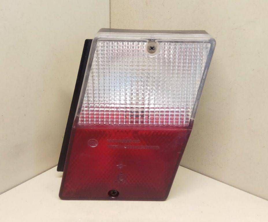 фонарь крышки багажника правый Skoda Forman 1 поколение 1994, хетчбэк 5 дв., 443312287102 - фото №1