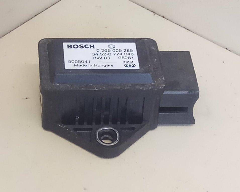 датчик ускорения BMW 7 серия E65/E66/E67 E65 2003, 4.4 л., i, M62 B44 (448S1), бензин, АКПП, черный, седан, задний привод, 265005285 - фото №1