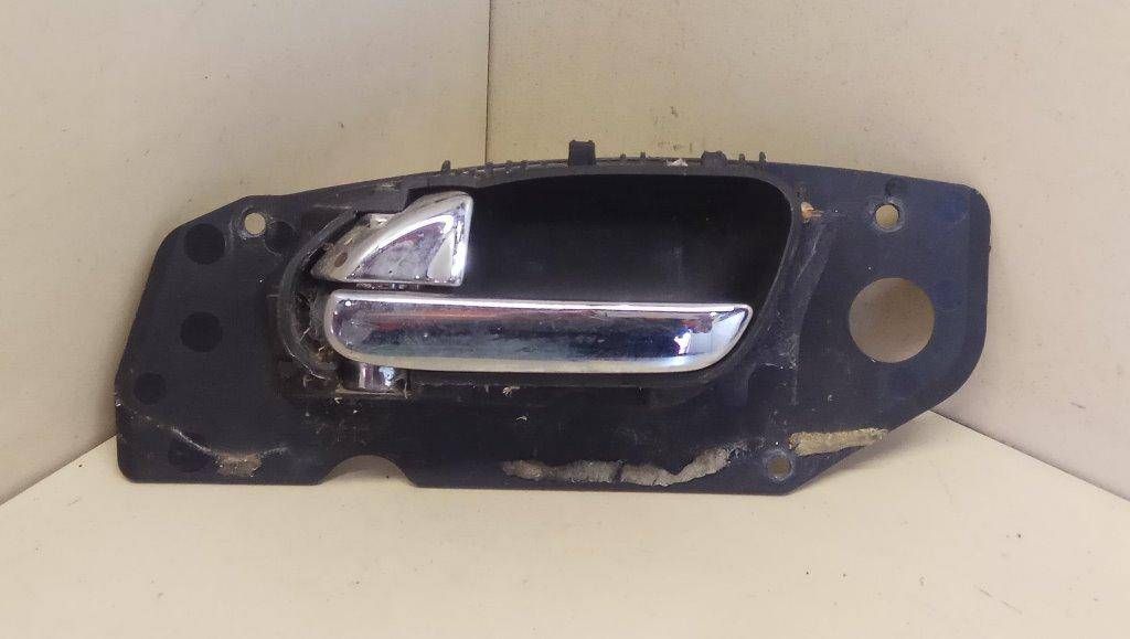 ручка внутренняя передняя левая Peugeot 607 1 поколение 2002, 2.2 л., 4HX (DW12TED4/FAP), дизель, МКПП, седан, передний привод, 9629160777 - фото №1