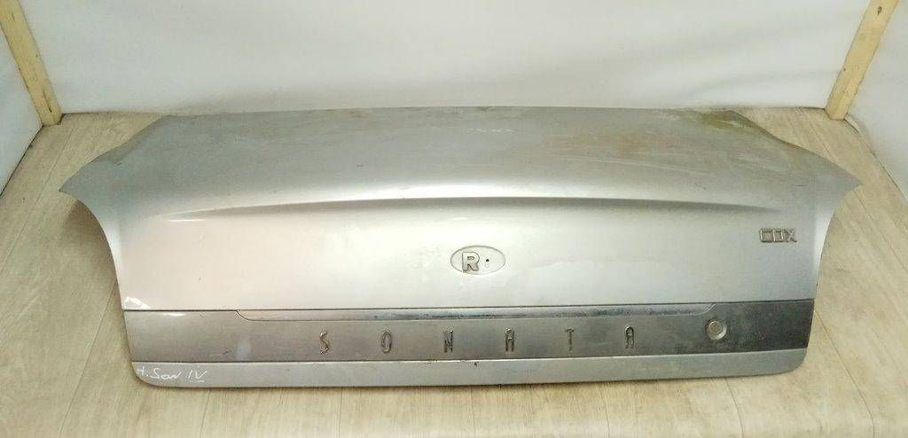 крышка багажника (дверь 3-5) Hyundai Sonata EF 1999, серебристый, седан - фото №1