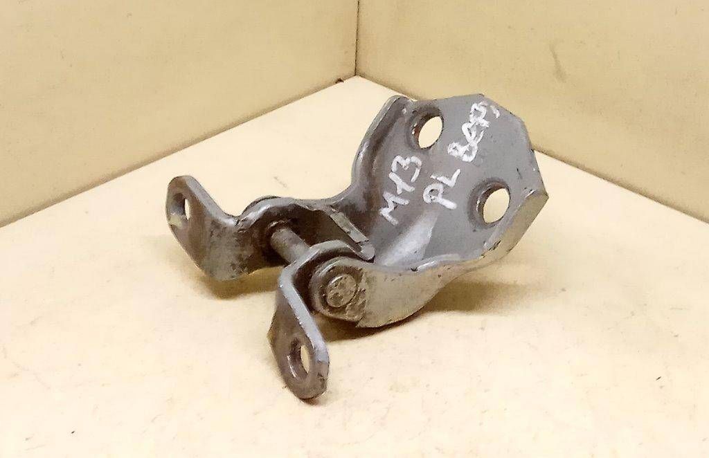 петля двери Subaru Legacy 2 поколение 1998, 2.0 л., i, EJ20, бензин, МКПП, серебристый, универсал, полный привод, 61220AC000 - фото №1