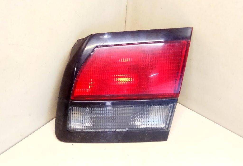 фонарь крышки багажника правый Mazda 626 GF 1997, 2.0 л., i, бензин, 5МКПП, темно-зеленый, хетчбэк 5 дв., передний привод, GE4T-51-3F0B - фото №1