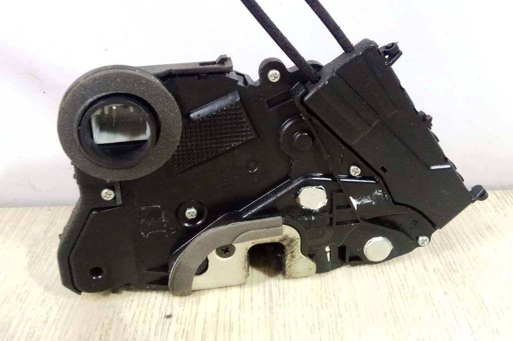 замок двери передней левой Toyota Yaris XP9 2006, 1.4 л., 1ND-TV, дизель, 5МКПП, серебристый, хетчбэк 3 дв., передний привод, 690400D140 - фото №1