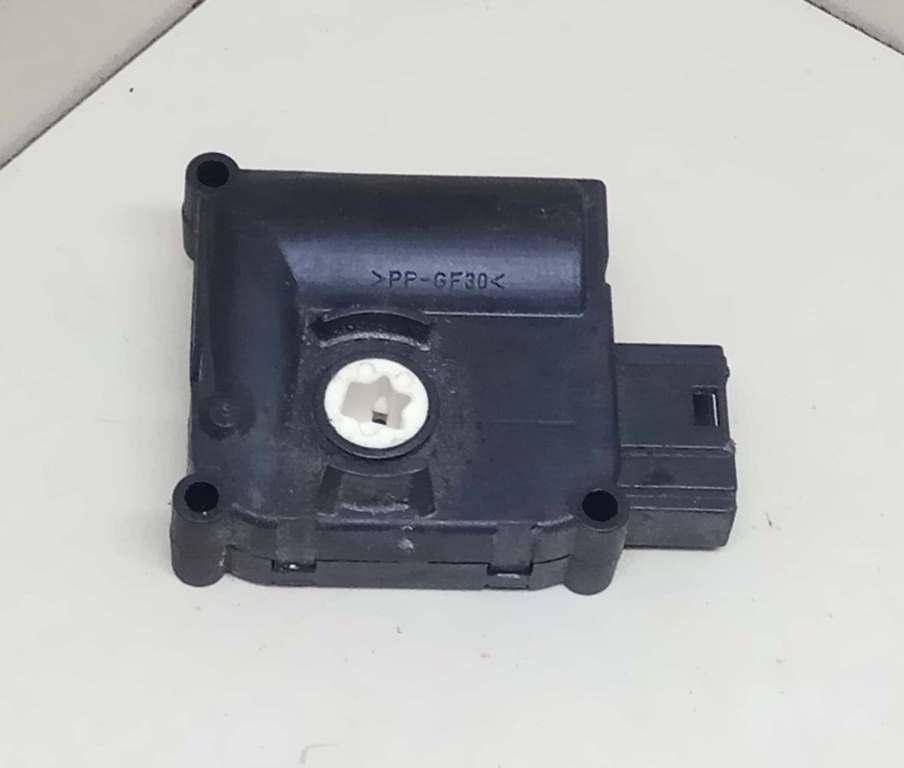 моторчик заслонки печки Audi A6 4F/C6 2006, 3.2 л., i, BKH, бензин, АКПП, тёмно-синий, седан, передний привод, 132801359 - фото №1
