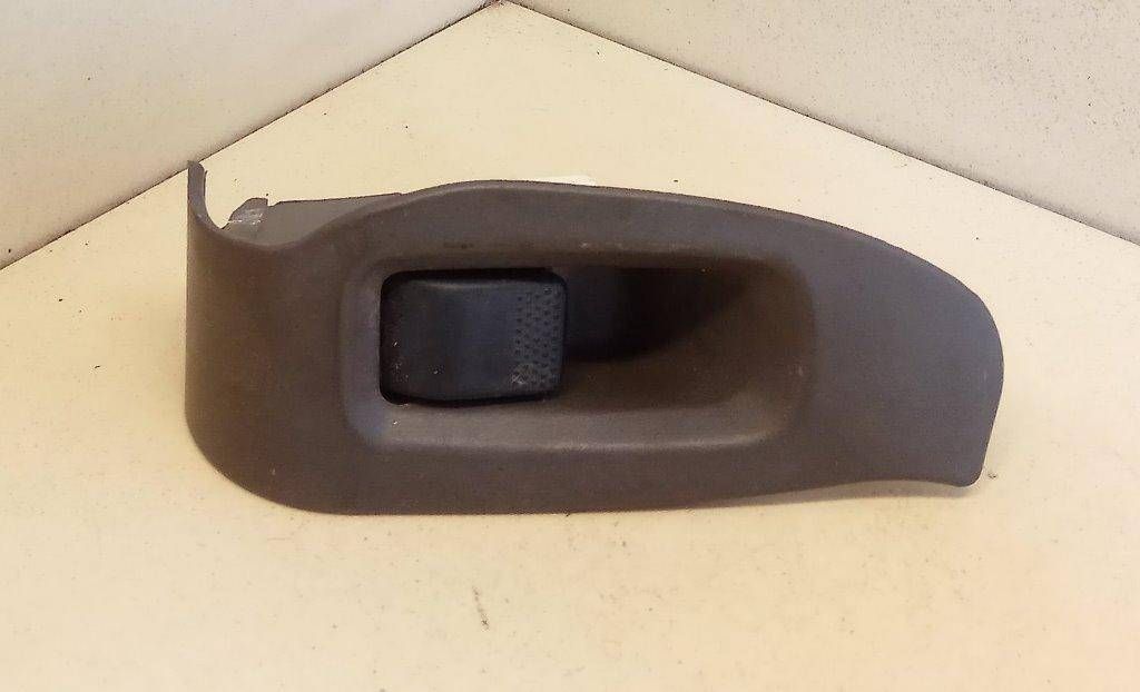 кнопка стеклоподъемника двери задней Subaru Legacy 3 поколение 2000, 3.0 л., i, EZ30D, бензин, АКПП, серый, универсал, полный привод, 8307AE040, 94266AE080 - фото №1