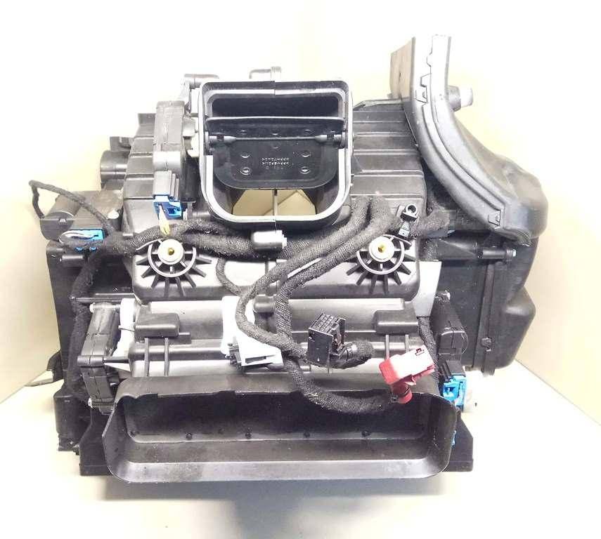отопитель в сборе (печка) Audi A6 4F/C6 2005, 3.2 л., i, BKH, бензин, АКПП, серебристый, седан, передний привод, BOSCH, 0132801359, 0132801369, 0132801358, CZ116880-3141, CZ116880-3710, CZ116880-3032, 4F0820511A, 4F0820511B, 4F0820511 - фото №1