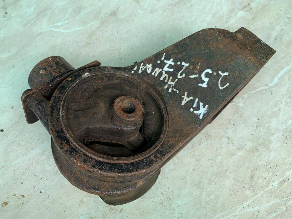 подушка крепления двигателя Kia Magentis 1 поколение 2001, 2.5 л., i, бензин - фото №1