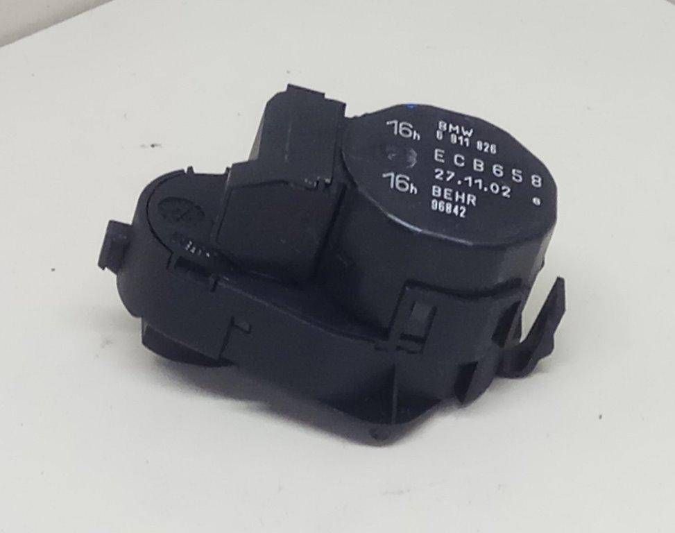 моторчик заслонки печки BMW 7 серия E65/E66/E67 E65 2003, 4.4 л., i, M62 B44 (448S1), бензин, АКПП, черный, седан, задний привод, 6911826 - фото №1