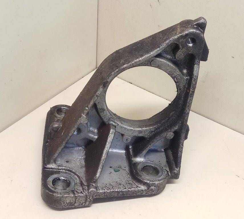 кронштейн двигателя Renault Megane 2 поколение 2005, 1.9 л., F9Q 800, дизель, МКПП, серый, универсал, передний привод - фото №1