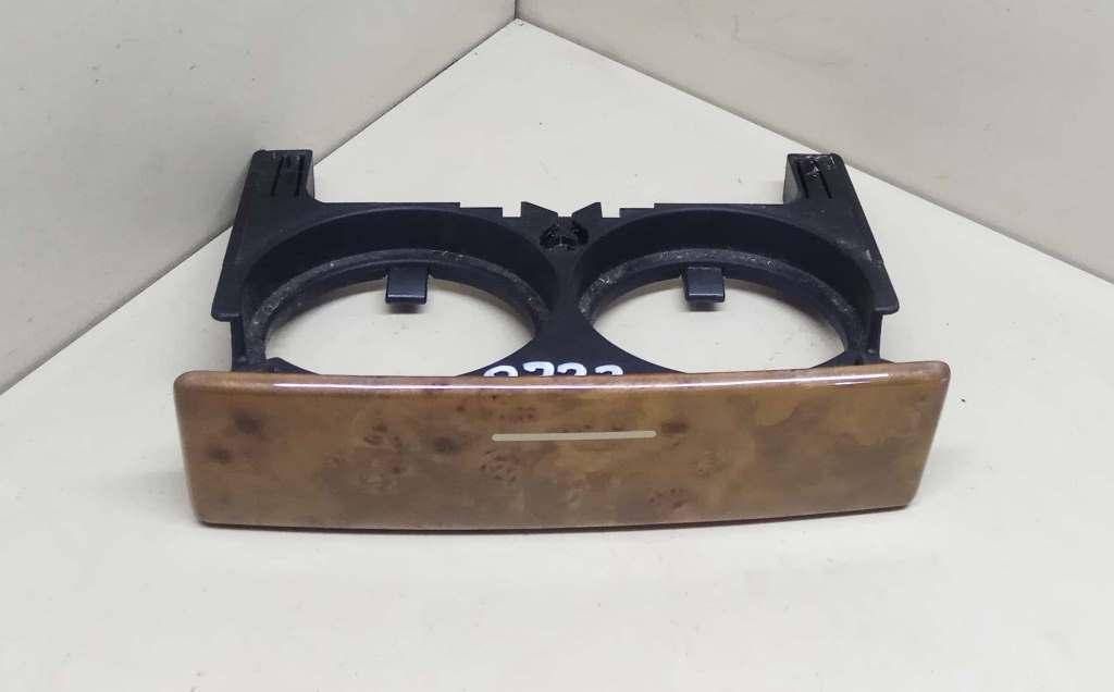 подстаканник BMW X5 E53 2001, 3.0 л., i, бензин, АКПП, серый, внедорожник 5 дв., полный привод, 8253125 - фото №1