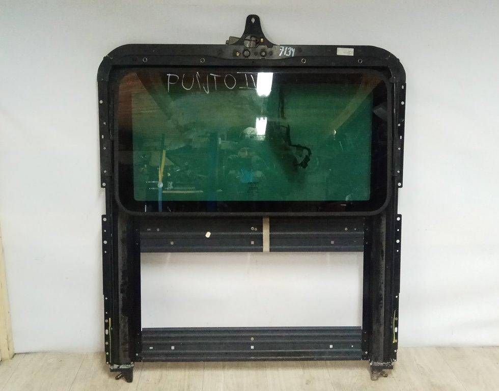 люк Fiat Punto 2 поколение 2002 - фото №1