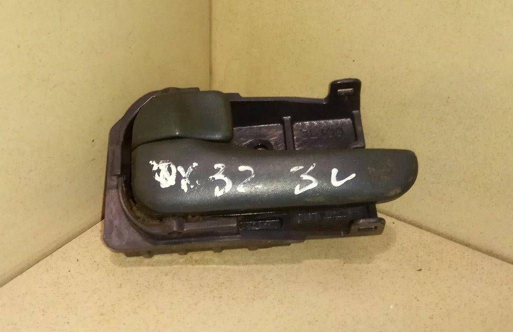 ручка внутренняя Nissan Maxima A32 1996 - фото №1