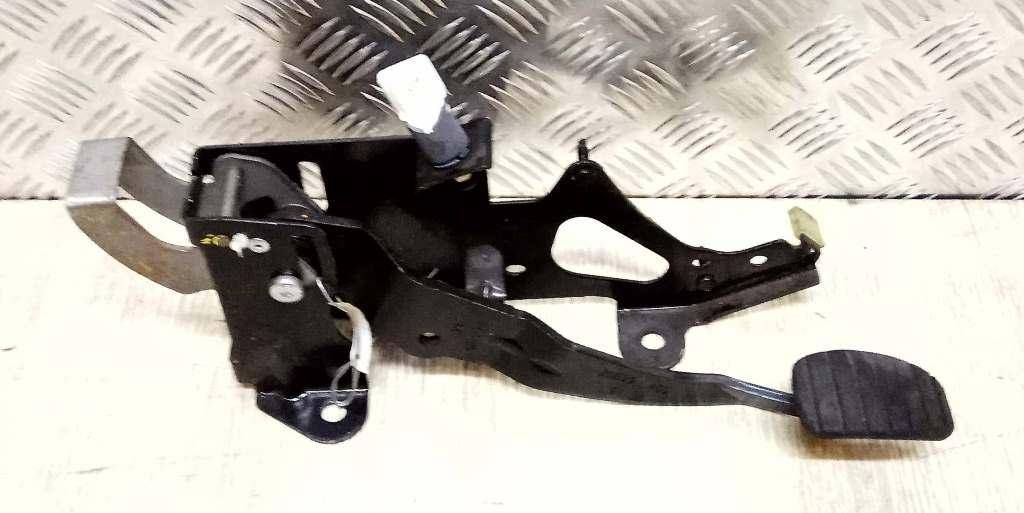 узел педальный (блок педалей) Renault Megane 2 поколение 2005, 1.9 л., F9Q 800, дизель, МКПП, серый, универсал, передний привод, 8200168238B, 20639A00 - фото №1