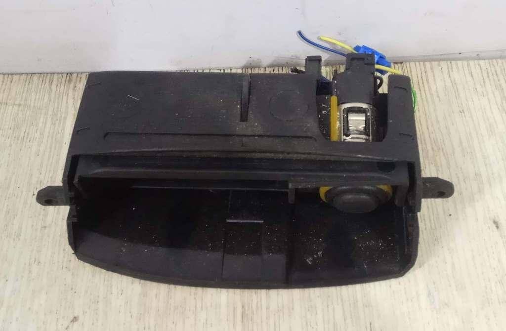 пепельница Renault Scenic 1 поколение 1998, 1.9 л., F9Q 734, дизель, МКПП, минивэн, передний привод, 7700847578 - фото №1