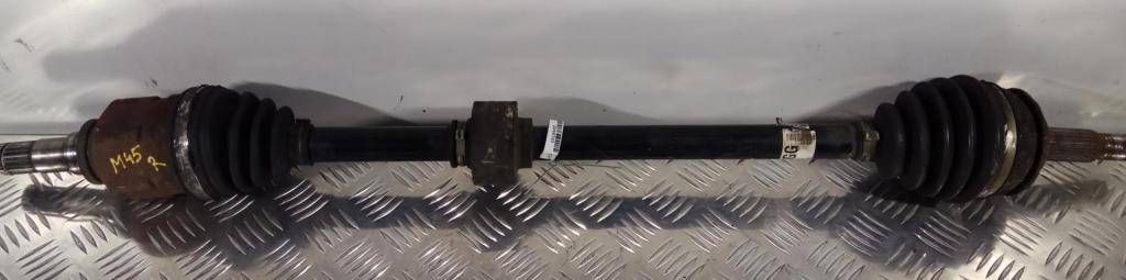 полуось передняя правая (приводной вал, ШРУС) Toyota Yaris XP9 2006, 1.4 л., 1ND-TV, дизель, 5МКПП, серебристый, хетчбэк 3 дв., передний привод, 43410-0D180 - фото №1