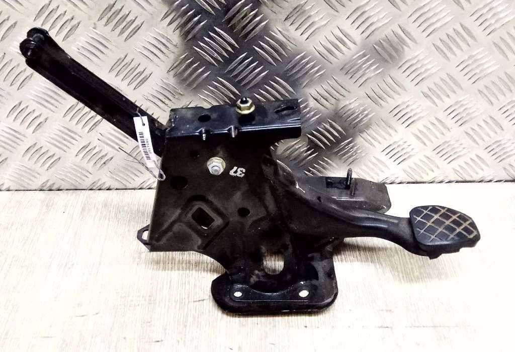 педаль тормоза Volkswagen Bora 1 поколение 2001, 1.6 л., i, AZD, бензин, 5МКПП, серебристый, универсал, передний привод, 1J1721111C, 1J1721631C - фото №1