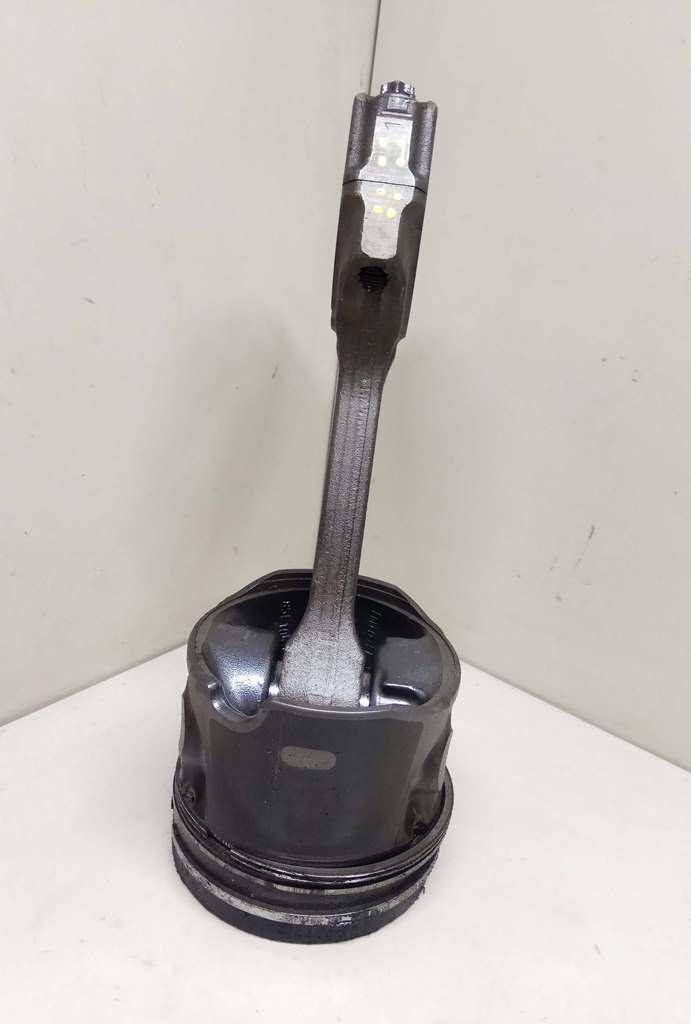 поршень Citroen C5 1 поколение 2001, 2.2 л., HDi, 4HX (DW12TED4/FAP), дизель, 5МКПП, серебристый, универсал, передний привод, 0628L2, 060385 - фото №1