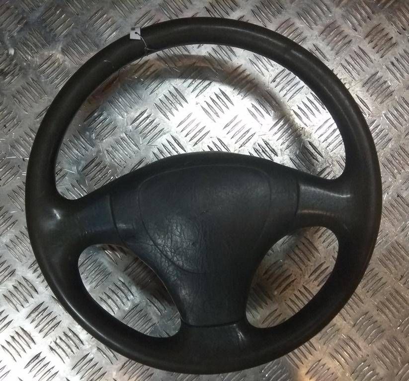 подушка безопасности водителя Kia Sephia 1 поколение 1994, 1.5 л., i, B5, бензин, МКПП, передний привод, 0K20N3280020 - фото №1