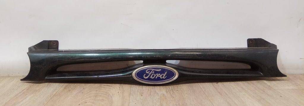 решетка радиатора Ford Mondeo 1 поколение 1994 - фото №1