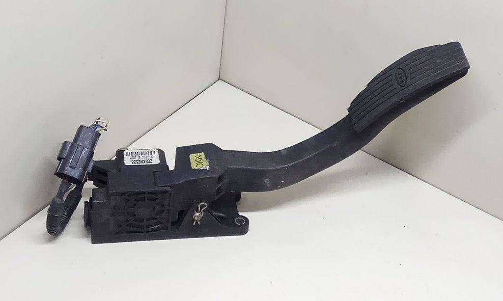 педаль Kia Rio 2 поколение 2006, ZGEKAE528, 0154707938, 0072904001, 327001G800 - фото №1