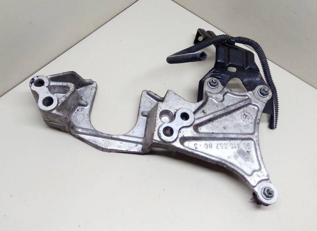кронштейн КПП Citroen C5 1 поколение 2001, 2.2 л., HDi, 4HX (DW12TED4/FAP), дизель, 5МКПП, серебристый, универсал, передний привод, 9641335780 - фото №1