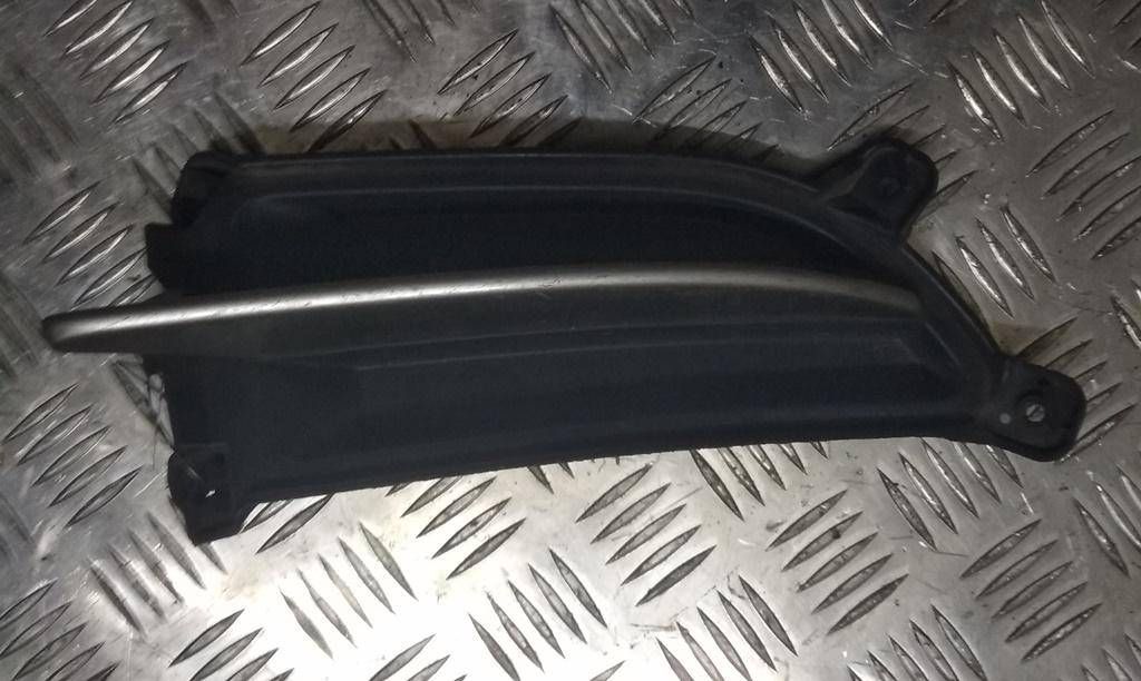 заглушка (решетка) в бампер Mitsubishi Colt 6 поколение (Z20/Z30) 2006 - фото №1