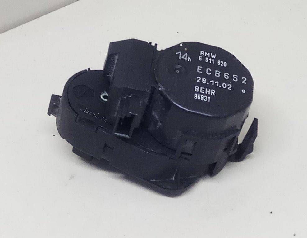 моторчик заслонки печки BMW 7 серия E65/E66/E67 E65 2003, 4.4 л., i, M62 B44 (448S1), бензин, АКПП, черный, седан, задний привод, 6911820 - фото №1