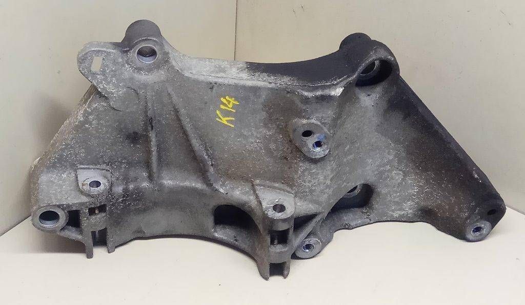 кронштейн генератора Renault Megane 2 поколение 2005, 1.9 л., F9Q 800, дизель, МКПП, серый, универсал, передний привод, 8200100148 - фото №1