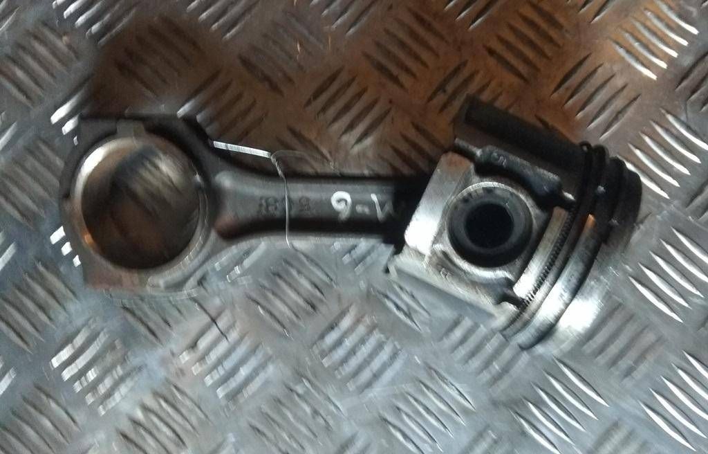 поршень Mazda 6 GG 2003, 2.0 л., D, дизель, RF5C - фото №1