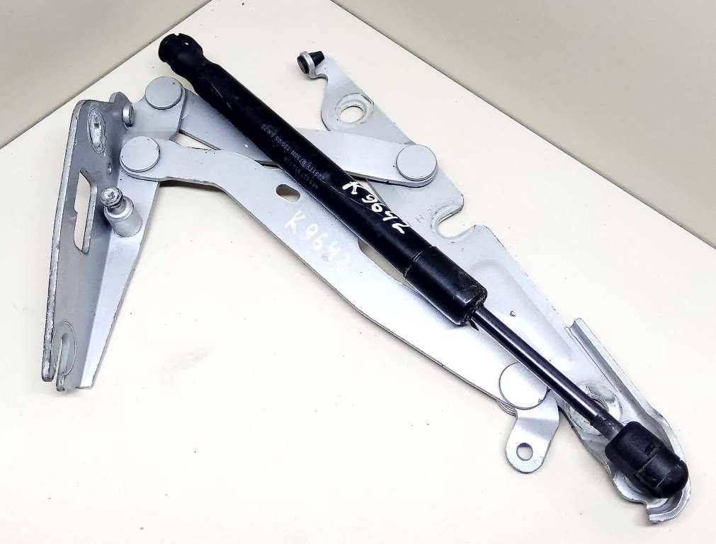 петля крышки багажника Audi A6 4F/C6 2005, 3.2 л., i, BKH, бензин, АКПП, серебристый, седан, передний привод, 4F5827301 - фото №1