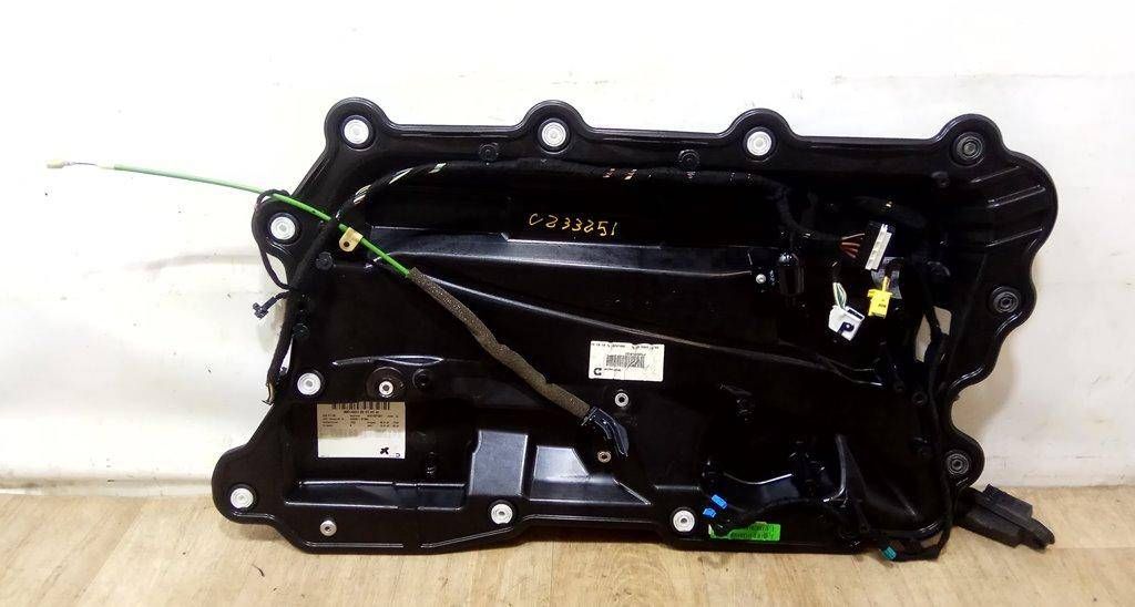 обшивка двери передняя правая BMW 7 серия E65/E66/E67 E65 2003, 4.4 л., i, M62 B44 (448S1), бензин, АКПП, черный, седан, задний привод, BSC1C01C27, 51418243896 - фото №1