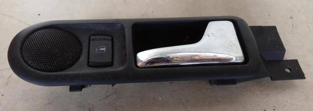 ручка внутренняя задняя правая Volkswagen Passat B5 1997, 1.8 л., AEB, бензин, МКПП, синий, универсал, передний привод, 1J4839114C, 3B0839114 - фото №1