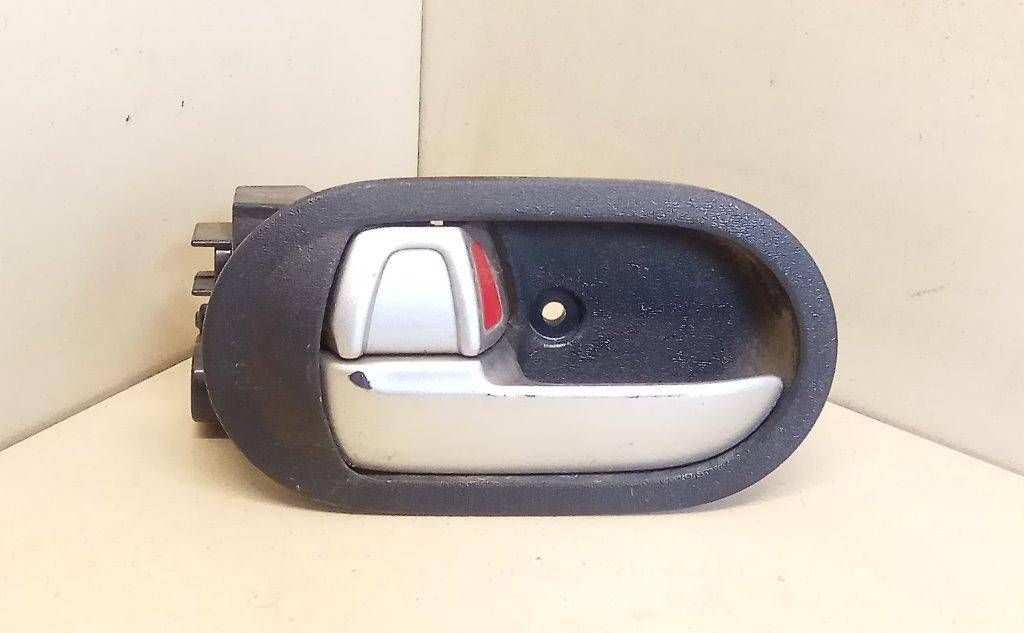 ручка внутренняя задняя левая Mitsubishi Colt 6 поколение (Z20/Z30) 2006, 1.5 л., OM 639.939, дизель, МКПП, черный, хетчбэк 5 дв., передний привод, 5716A415XA, 5716A303XA - фото №1